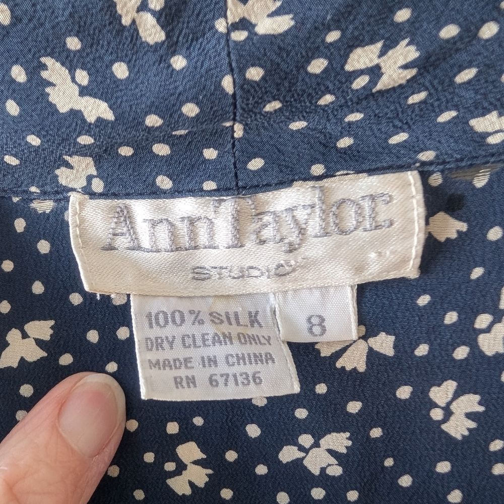 Vintage Ann Taylor All Silk Blouse Button Vest Navy Print Size 8 - Picture 3 of 6